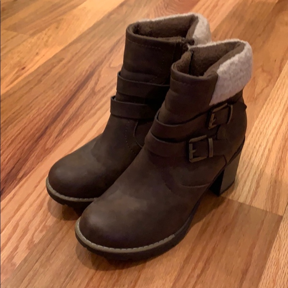Faux leather boots with heel